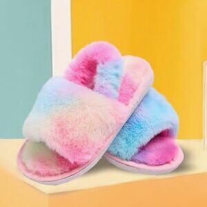 Girls Fuzzy Furry Slippers NWT Size 3-4